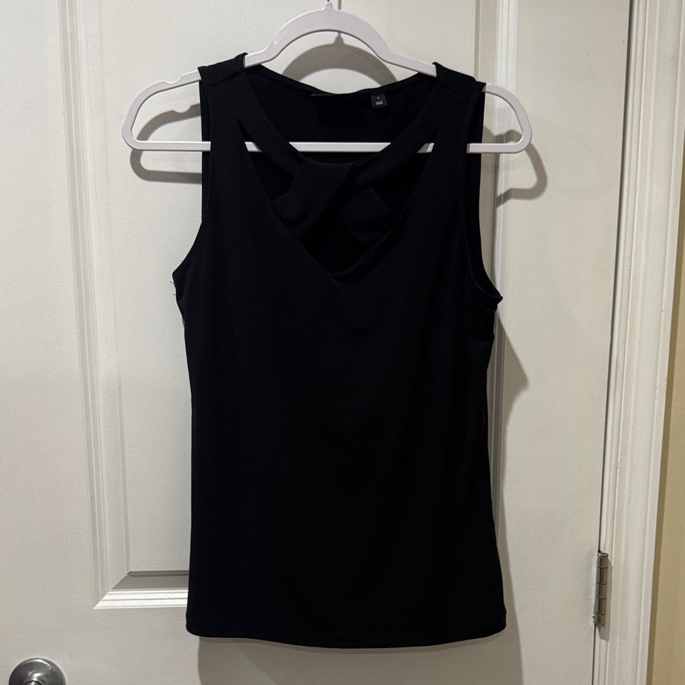 Chic Black Sleeveless Blouse